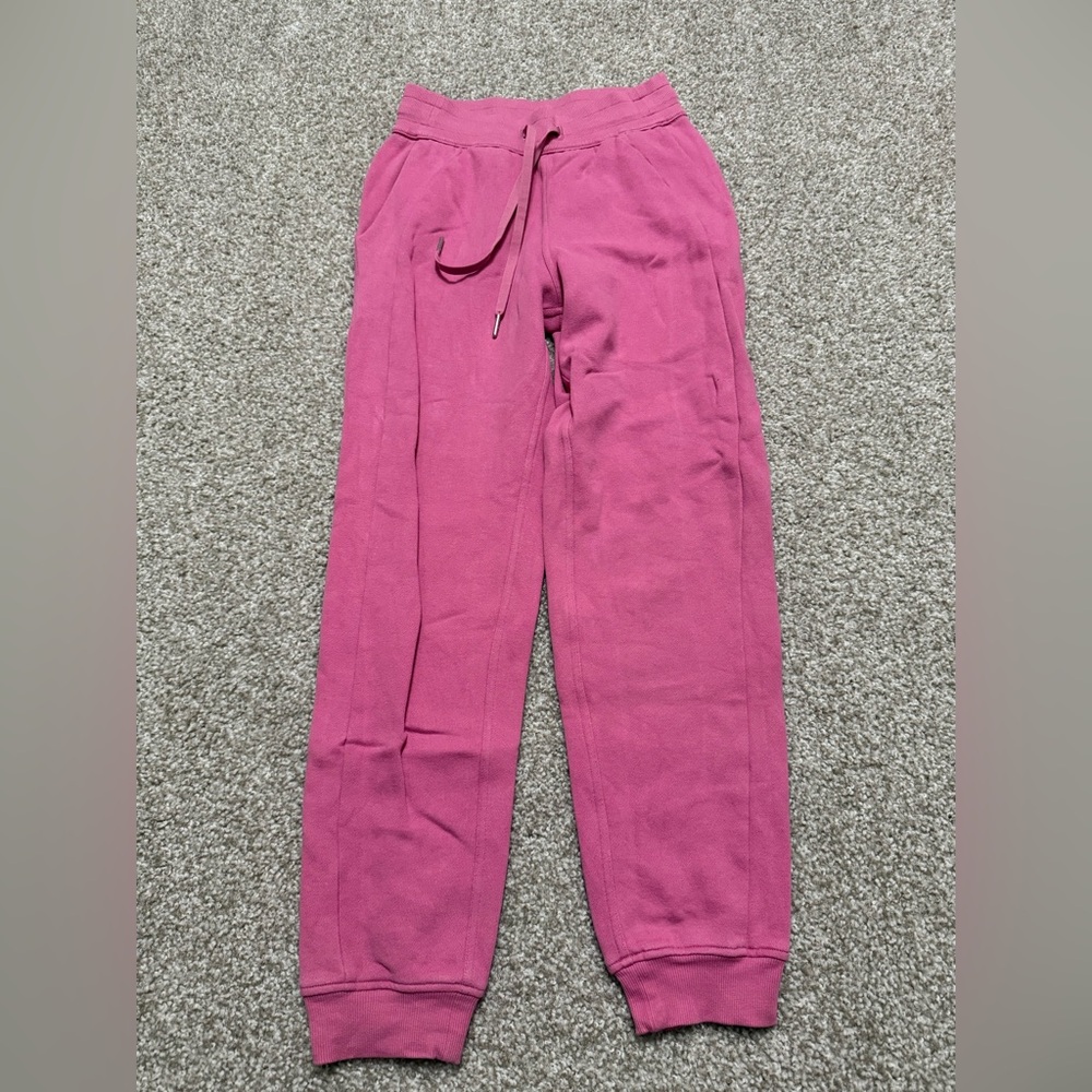 Lululemon Scuba High-Rise French Terry Jogger
Pink Blossom